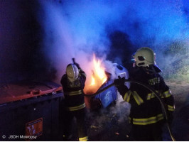 Požár plastových kontejnerů ulice Ukrajinská
