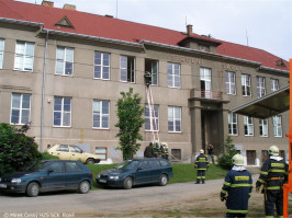 Taktické cvičení  Požár mokropeské školy 2009