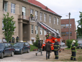 Taktické cvičení  Požár mokropeské školy 2009