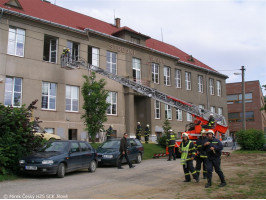 Taktické cvičení  Požár mokropeské školy 2009