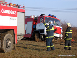 Požár louky a křoví Choteč