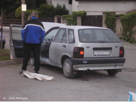 Požár osobního vozu před hasičárnou