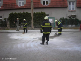 Požár osobního vozu před hasičárnou