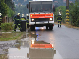 Kaluže po průtrži na Dr Jánského