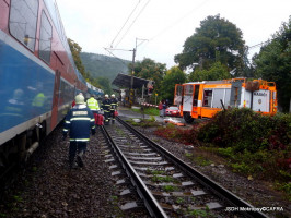 Osoba pod vlakem nádraží Černošice