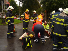 Osoba pod vlakem nádraží Černošice