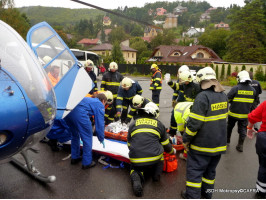 Osoba pod vlakem nádraží Černošice