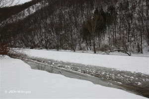 Ledové pole na řece