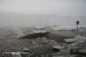Ledová bariera na řece 8.1.2011