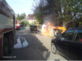 Požár kontejnerů ulice Karlická