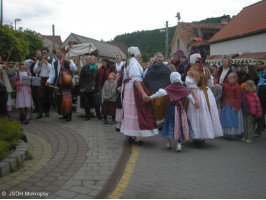 Kácení máje na masopustním náměstí