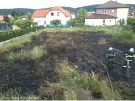 Požár trávy ulice Peroutkova