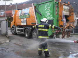 Požár popelářského vozu ulice Srbská