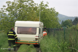 Vytažení karavanu osada V Topolích