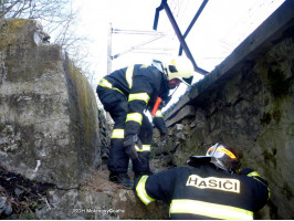 Požár lesa nad tratí kopec Staňkovka