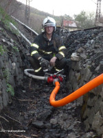 Požár lesa nad tratí kopec Staňkovka