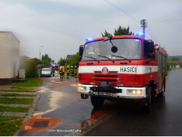 Likvidace oleje na vozovce ulice Jiráskova