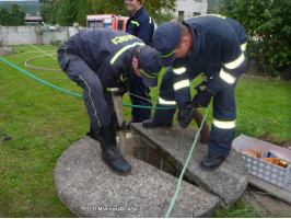 Čerpání studny ulice Zdeňka Škvora