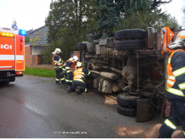 Dopravní nehoda nákladního vozidla ulice Vrážská