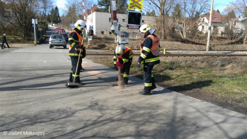 Likvidace ropné látky na komunikaci ulice Øíční