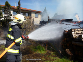 Požár zahradního domku u RD ulice Školní