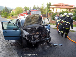 Požár osobního vozidla ulice Karlická