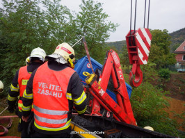 MAN visící nad tratí ulice Revoluční