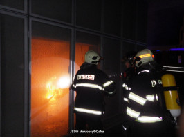Požár kontejnerů v objektu Tesco ulice Táborská