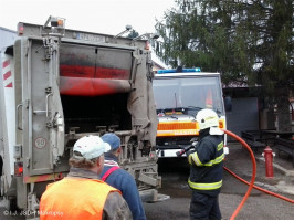 Požár odpadu v popelářském voze ulice Srbská