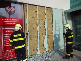 Prasklá výloha Centrum Vráž