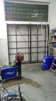 Příprava garáží na novou techniku