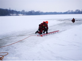 Výcvik záchrany ze zamrzlé hladiny HZS Slaný