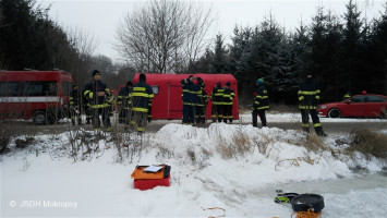 Výcvik záchrany ze zamrzlé hladiny HZS Slaný