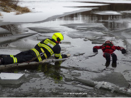 Výcvik záchrany ze zamrzlé hladiny HZS Øevnice