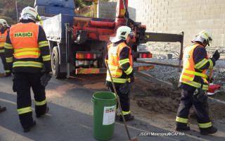 Únik ropné látky z NA ulice Libušina